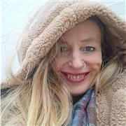 Profesora de Yoga Pilates y Entrenador Personal
Especialista de entrenar gente con mas de 50 años y mujeres en pre menopausia .